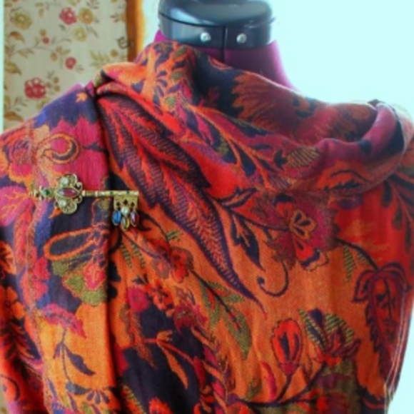 Vintage Medieval Jeweled Skeleton Key Brooch Pin - Picture 2 of 6